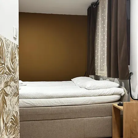 Liriq - Free Parking