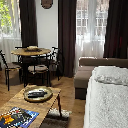 Liriq - Free Parking *